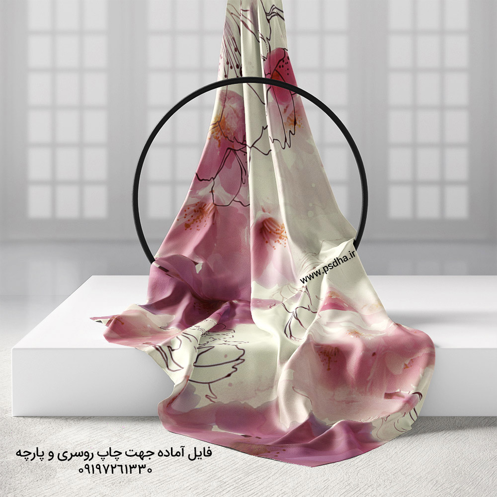 روسری زمینه روشن با گل درشت